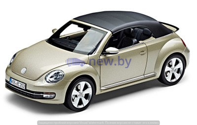 Модель автомобиля Volkswagen Beetle Cabrio, Moon Rock Silver Metallic, Scale 1:18, артикул 5C3099302P7W