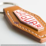 Кожаный брелок Jaguar Heritage Lozenge Keyring, Brown, артикул JDKR923BNA Кожаный брелок Jaguar Heritage Lozenge Keyring, Brown, артикул JDKR923BNA